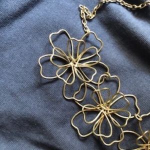 Stunning Silver Floral Necklace *NWOT*